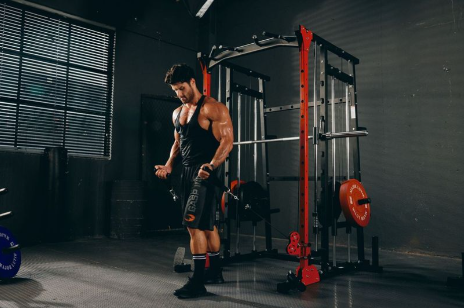 SML07 Smith Machine is a versatile powerhouse