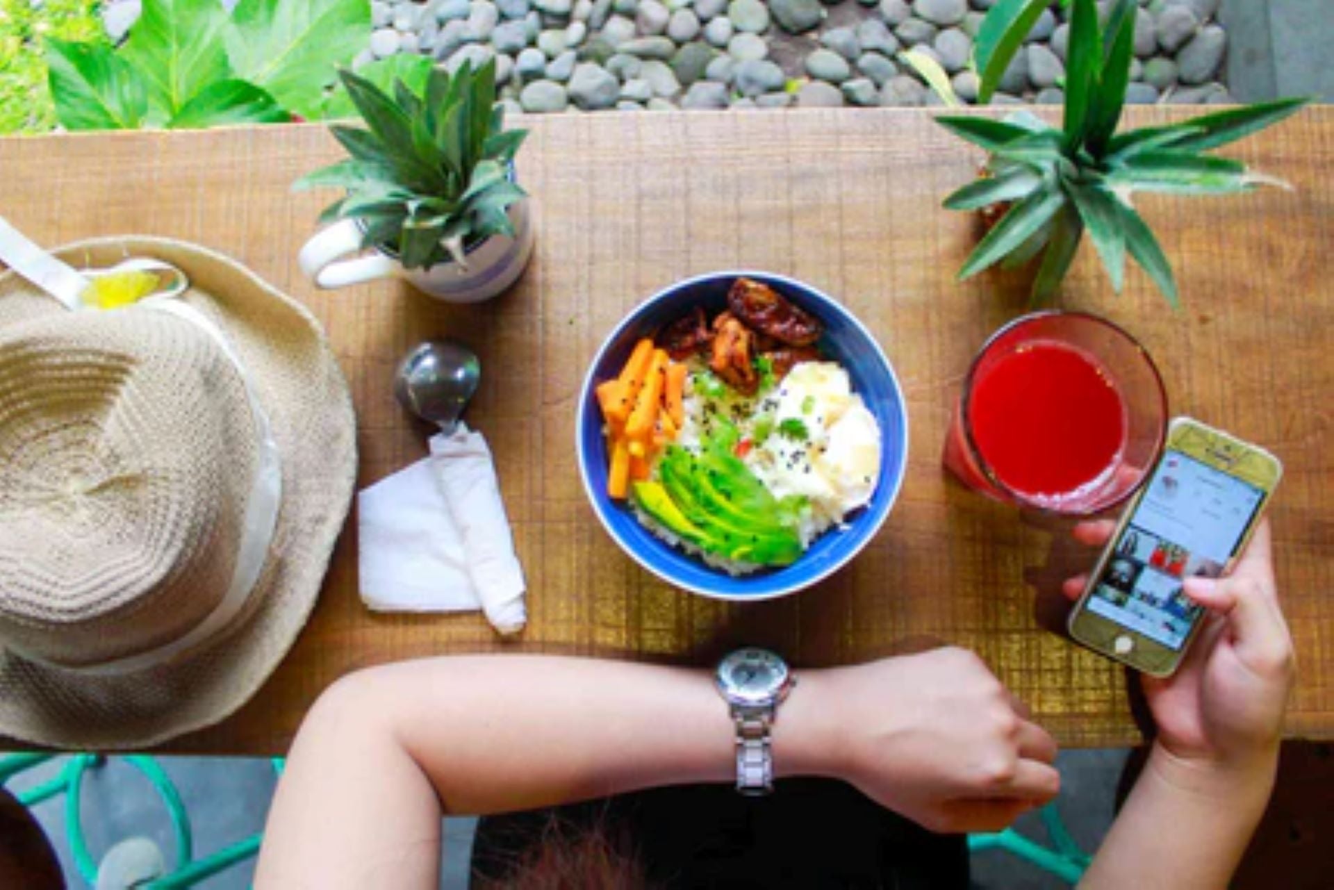 A nutritious diet meal with fresh vegetables, avocado, and juice, promoting a health-conscious lifestyle.